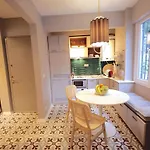 Superior Refurbished Flat In The Heart Of *