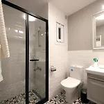 Superior Refurbished Flat In The Heart Of