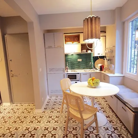 Superior Refurbished Flat In The Heart Of *